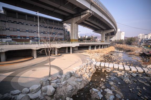 홍제유연(두두룩터)