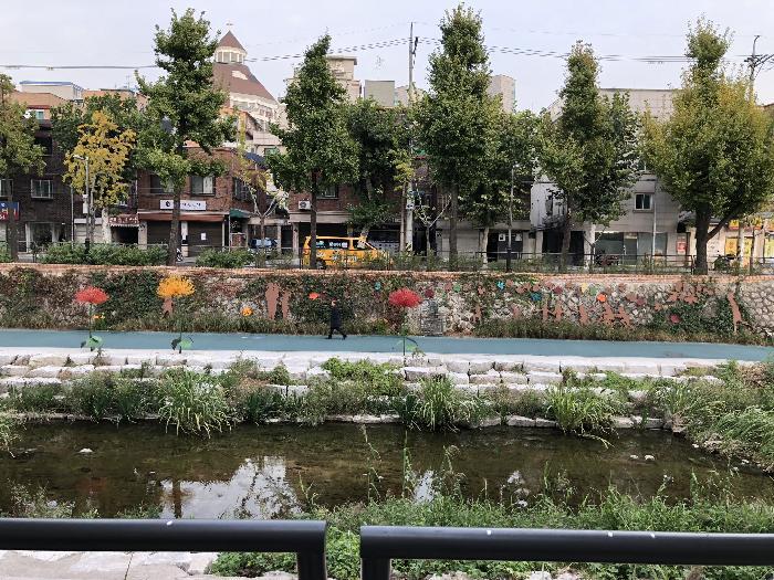 향기로운 바람이 도시에 분다