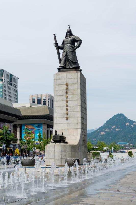 충무공 이순신장군 동상