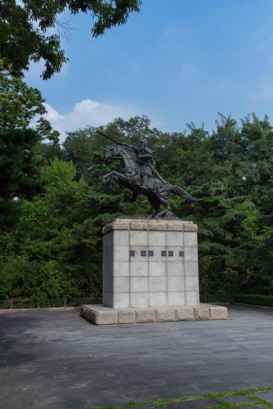김유신 장군상