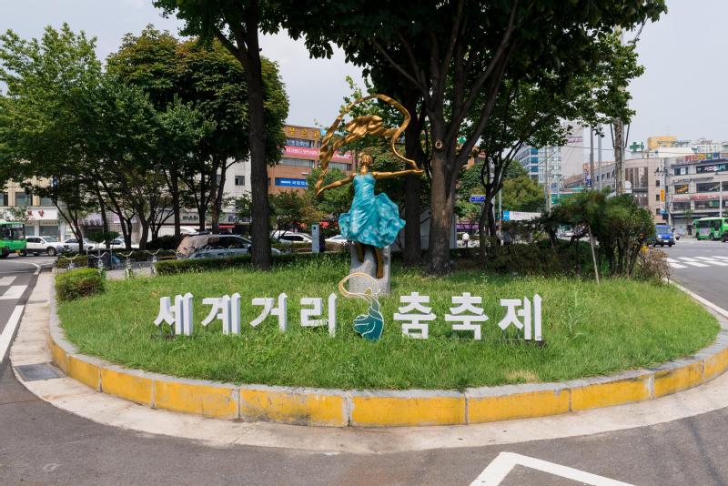 세계로 날아오르다-1